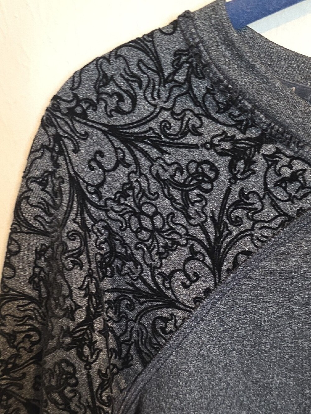 CALIA by Carrie Underwood Dark Gray Velvet-Pattern Raglan Sweatshirt - Picture 5 of 8
